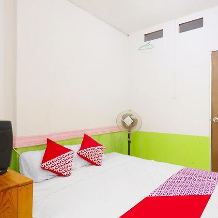 Spot On 91343 Kartika Guest House Syariahnearpantai Stres Jodoh  Eksteriør billede